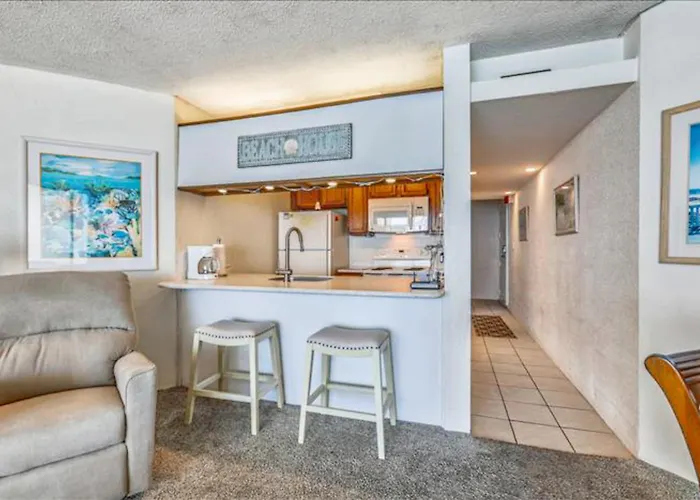 Pyramid V Apartment *