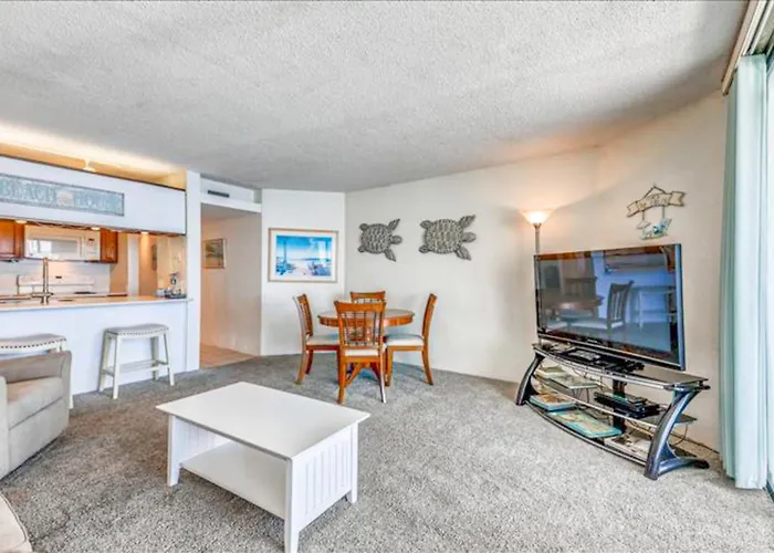 Pyramid V Apartment *