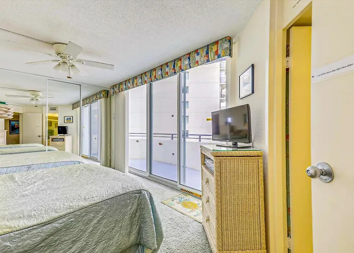 Pyramid V Apartment